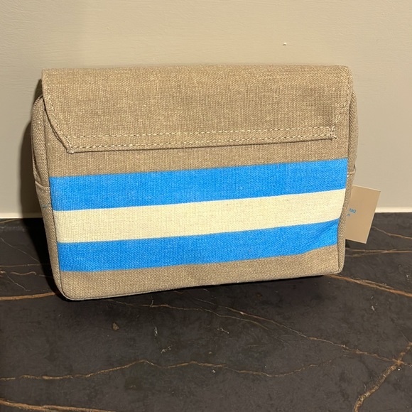 Jantaminiau Toiletry Bag, offered by KLM Airlines - Picture 2 of 5